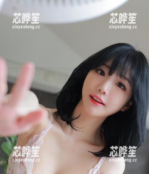 她的职业装和我工作的无聊生活形成鲜明对比，Addielyn(에디린)的作品真是太可爱了！