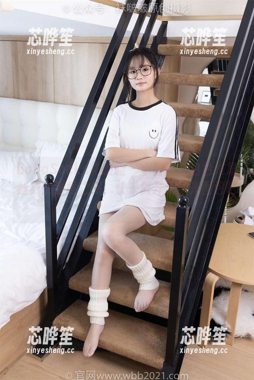 BoBoSocks袜啵啵 - 小甜豆与白色堆堆丝袜的惬意之旅，快来戳开无圣光图包吧！