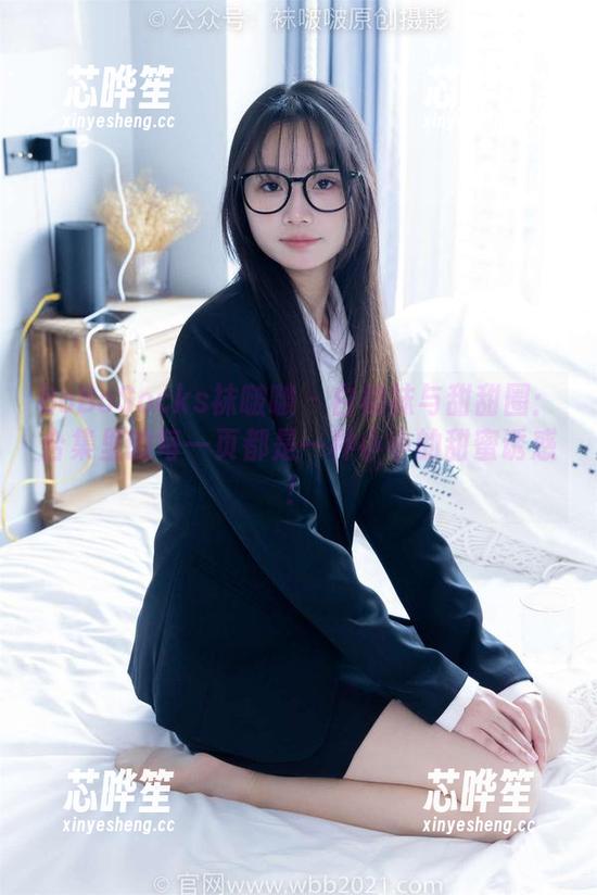 BoBoSocks袜啵啵 - 白棉袜与甜甜圈：合集里的每一页都是一种小小的甜蜜诱惑！