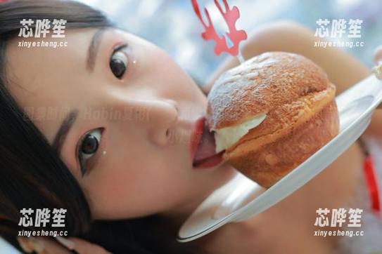 图集时间，Habin夏彬(하빈)和学妹的默契，让每个瞬间都充满小趣味。