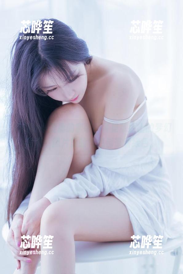 Shika小鹿鹿的套装，真是草原上的梦幻写真，图片里的气息都带着绿色。
