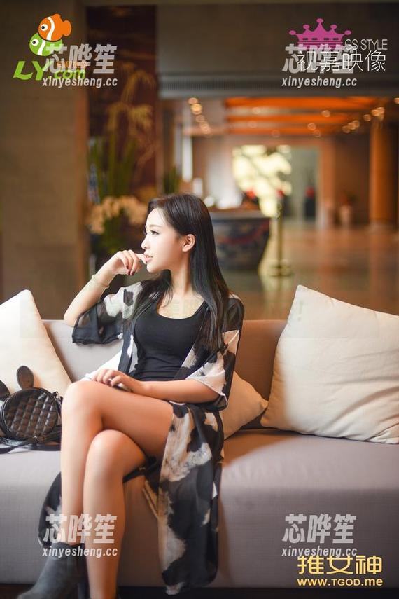 TGOD推女神 - 苏糯米美图大放送：免费欣赏她的美脚，心动不已！