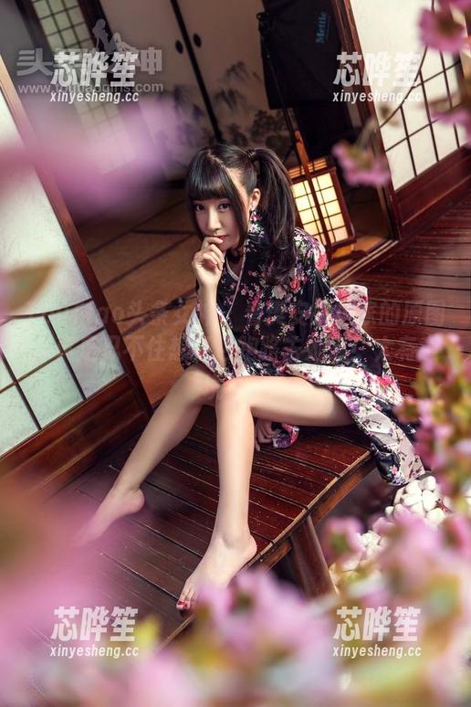 TouTiao头条女神 - 看樊安妮居家的原图，真是忍不住想打包跑路去她家！太有意境了。