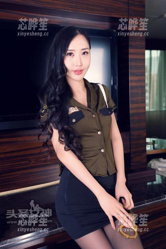 TouTiao头条女神 - 镜头下的她，莫小希的自拍分享合集里满是惊喜