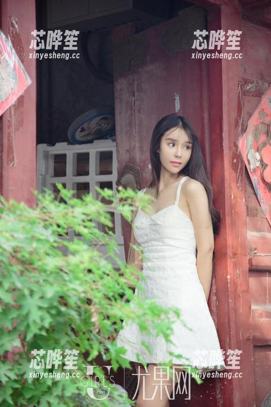 UGirls尤果网-信悦儿 UGirls尤果网 - 高清图库里的信悦儿:在户外也能肆意飘逸