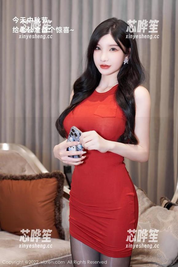 Xiuren秀人网 - 月酱儿旅拍新更新：今天她又上演了什么离谱的风情？