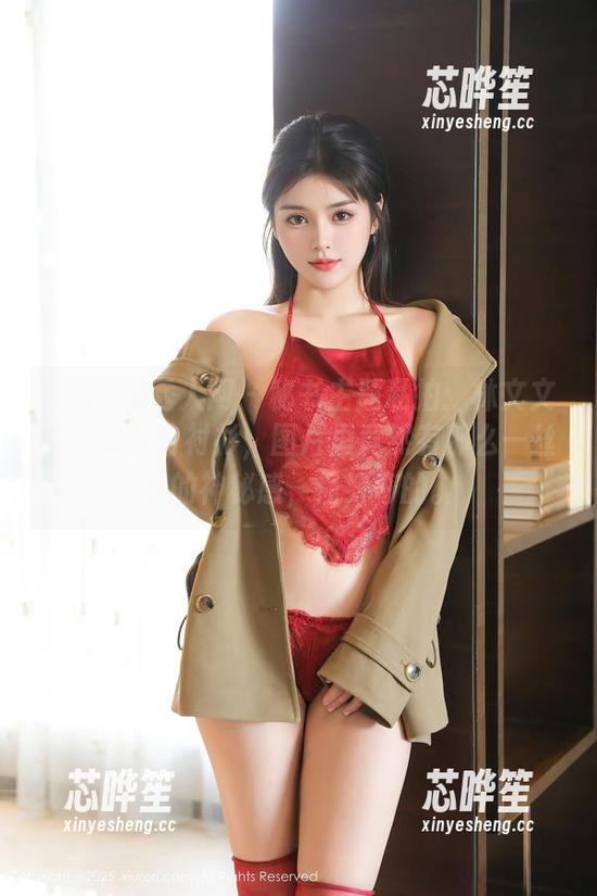 Xiuren秀人网-林文文 Xiuren秀人网 - 秘书主题私拍:林文文轻松驾驭白衬衫,图片里竟然有那么一丝丝的神秘感,怪好奇的。