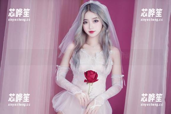 私房里的eloise软软，肉丝写真，仿佛悄悄诉说着些什么！