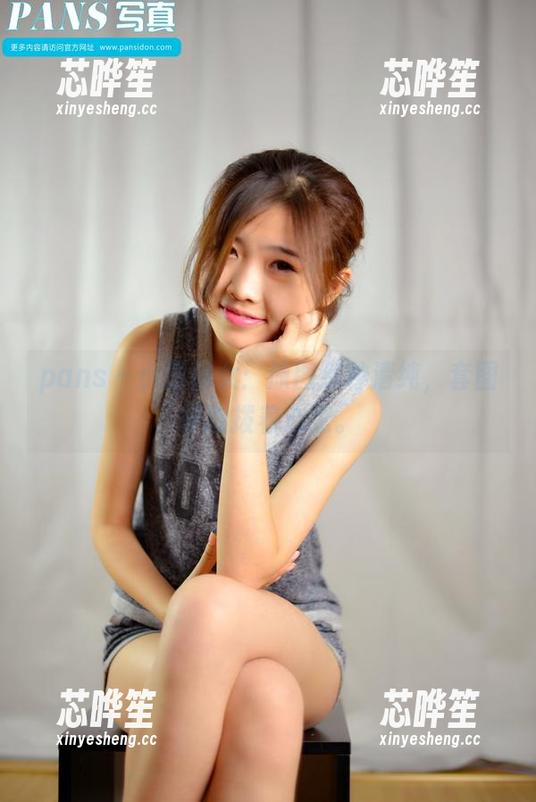 pans - 小彤修女：原图那种清纯，套图却撩拨着心弦。