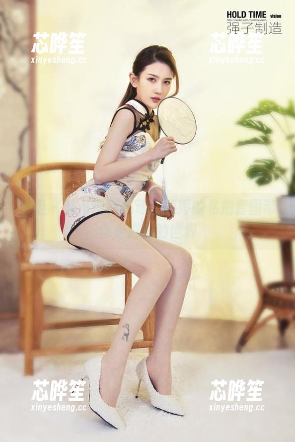 丽柜 - 从吊带到心动，婷婷的私拍套图带你走进她的世界