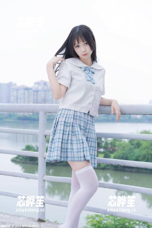 喵糖映画裙子战队的裸腿套图，谁说制服就不能撩？