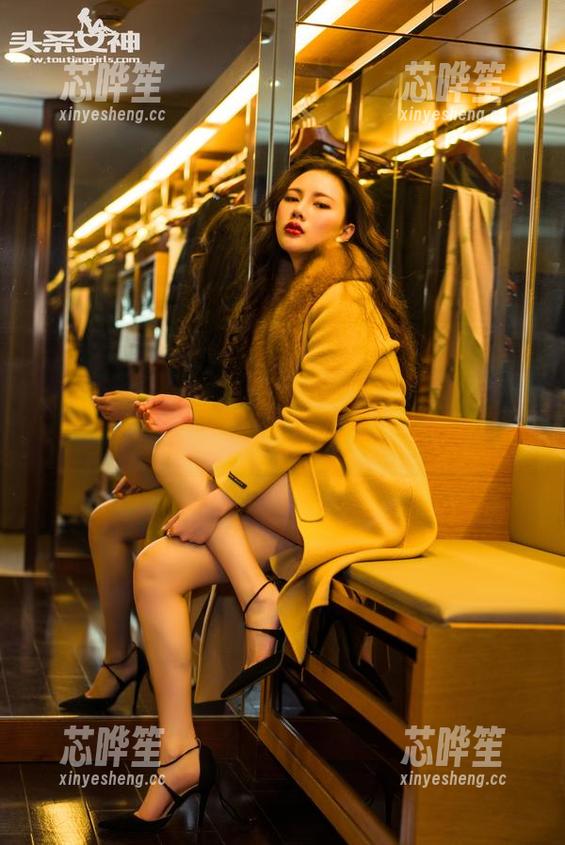 头条女神 - 跟随周熙妍在办公室的每一天，分享背后的欢乐与混乱！