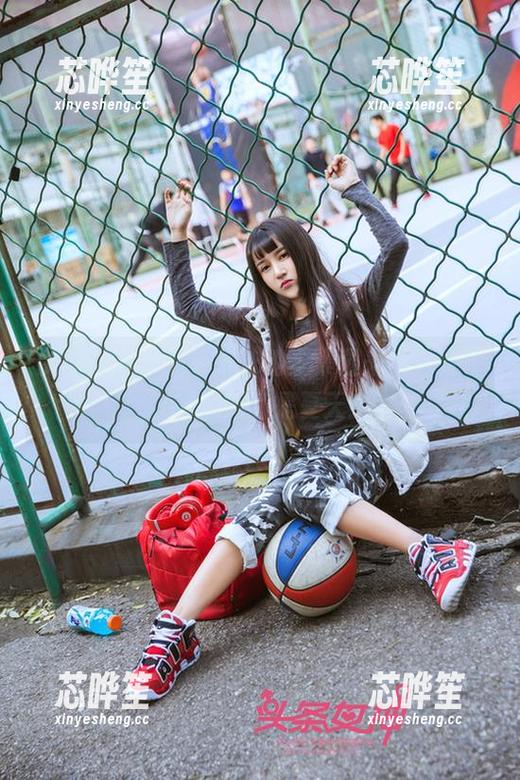 头条女神-白一晗 头条女神 - 白一晗泳池全集曝光,轻轻一游,瞬间就是夏天!