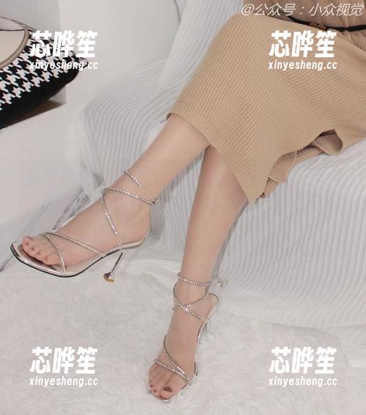 小众视觉-圆圆 小众视觉 - 圆圆的水手服美图:海风拂面,感觉自己也可以成为神奇的“海盗王”!