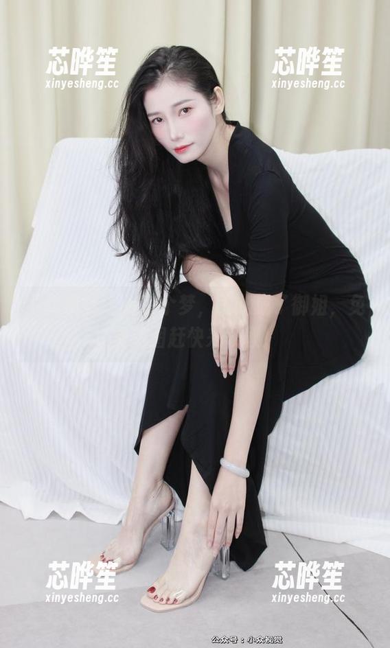 小众视觉-敏儿 小众视觉 - 做了个梦,敏儿成了御姐,免费美图赶快来领取!