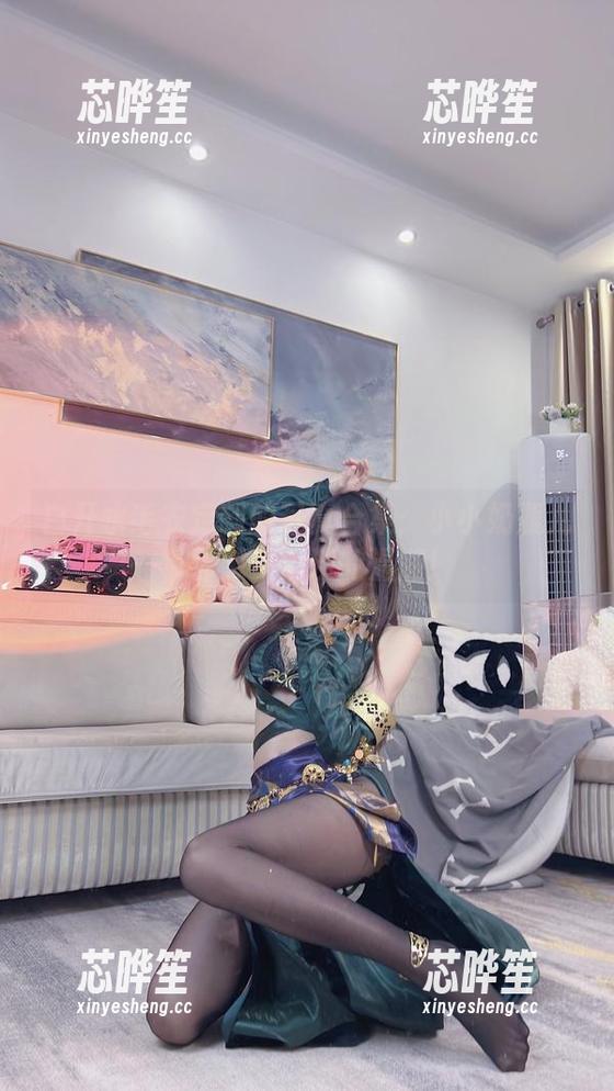 小小奶瓶儿 白开水毛衣定制的写真合集:小小奶瓶儿带你感受淡淡的温润!