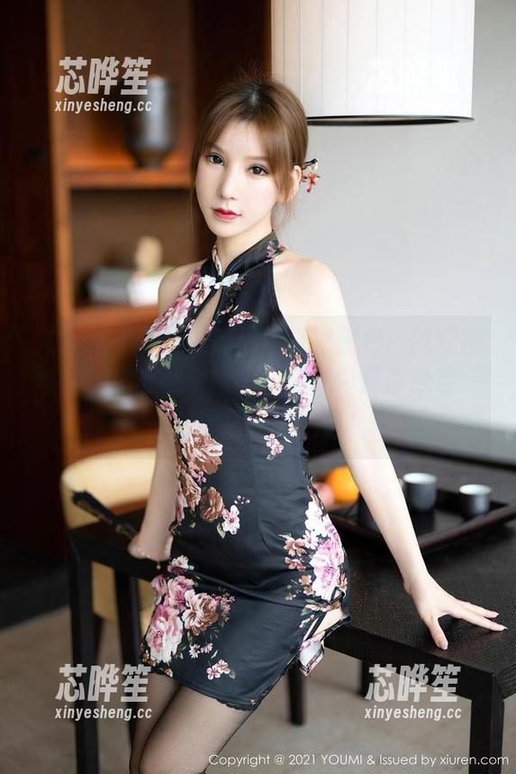 尤蜜荟-艾静香 尤蜜荟 - 艾静香的最新白裙图包:我觉得每次她穿上这个裙子,空气中都弥漫着‘来个段子’的信号!