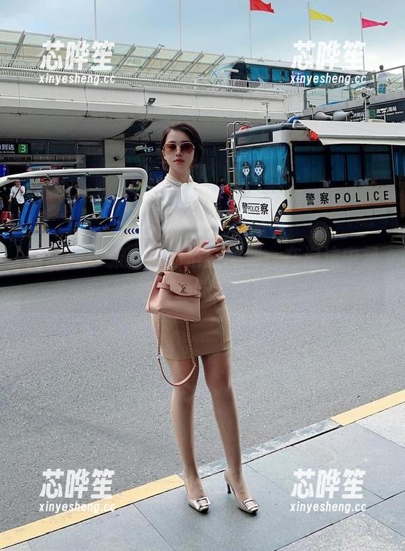 张老师 微密圈 - 张老师的浴室图册:在泡沫中寻找柔美的那一抹