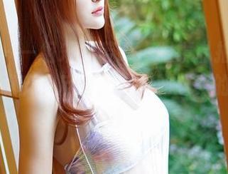 推女神 - 一组宋梓诺Bee眼镜私拍合集，带着点俏皮的反差，心跳加速真的有点奇妙
