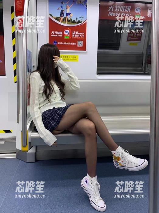 无敌哒小姨妈 微密圈 - 观看原图!无敌哒小姨妈在短裙里的俏皮诱惑
