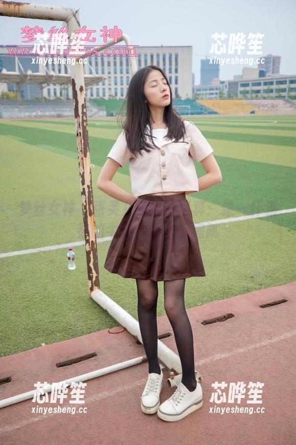 梦丝女神-张灵儿 梦丝女神 - 张灵儿的纯白写真:像一杯温热的牛奶,暖心又细腻