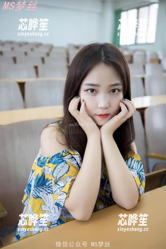 梦丝女神 - 把豹纹藏进灵唯的图包：一场视觉的调皮之旅