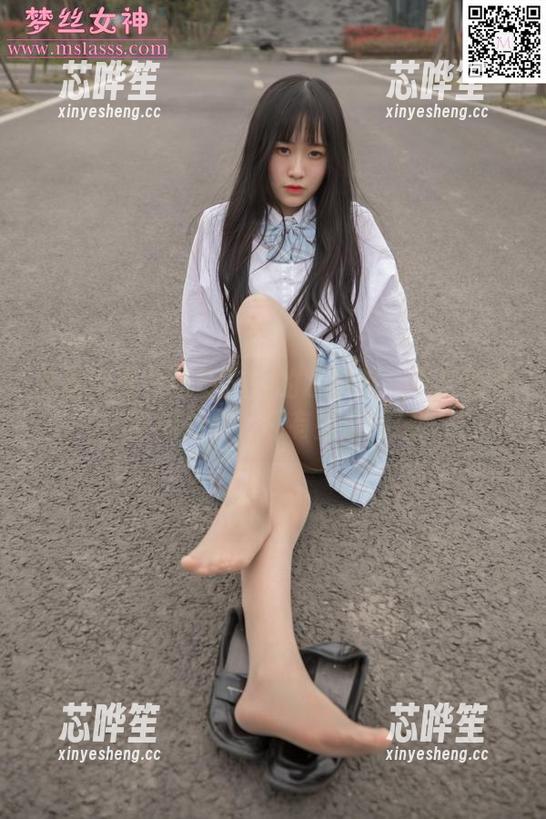 梦丝女神-雪馨 梦丝女神 - 雪馨与她的水手服:不只是青春的残影,还有些许叛逆