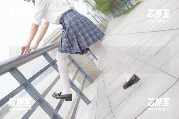 森萝财团-小奶糕Milky 森萝财团 - 小奶糕Milky双马尾美少女写真:白丝美腿的日常分享,心动了