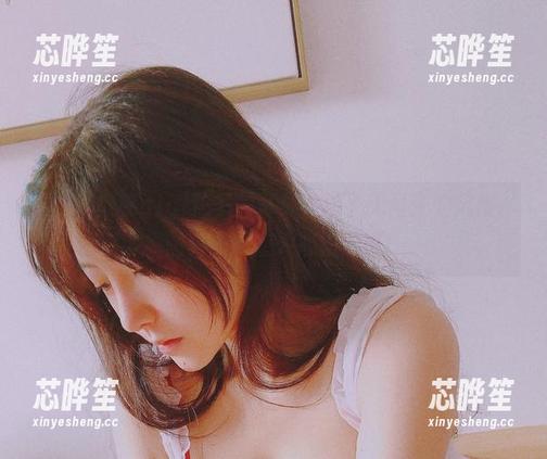 这一期樱晚gigi秘书的写真，挑了无圣光的风格，原图真实得让人心动不已！