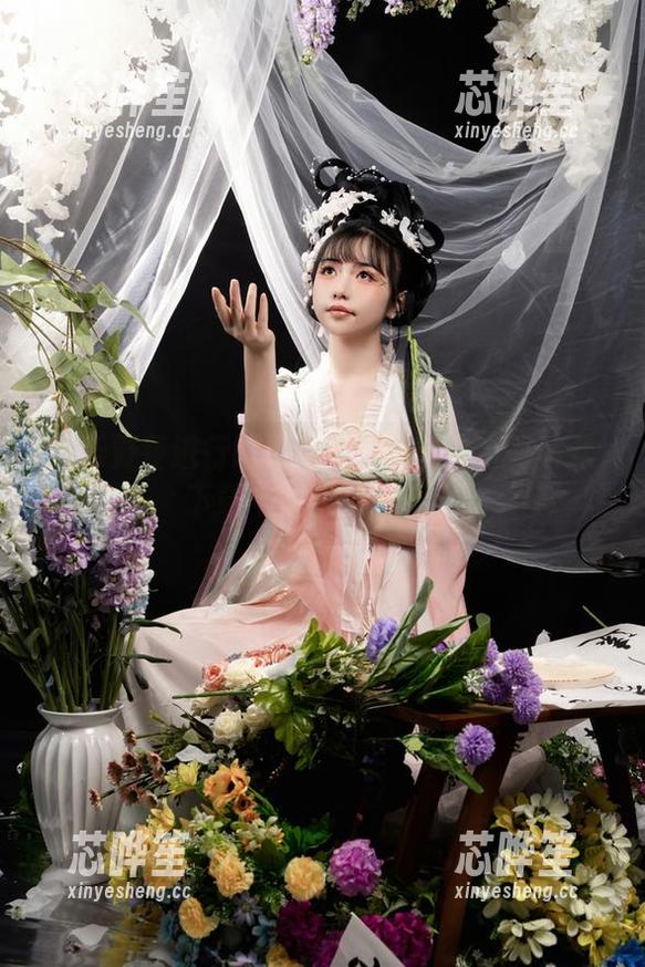 快乐野餐进行时！爆机少女喵小吉写真集下载中，快来围观！