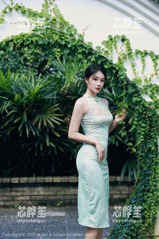 秀人网-sophie余冰 秀人网 - 哎呀,sophie余冰的JK图包!完全免费,还不快来占个便宜?