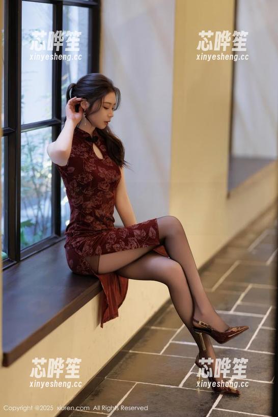 秀人网 - 作品集大揭秘：卓芷伊EricA校园原图，感觉自己恍若置身其中！