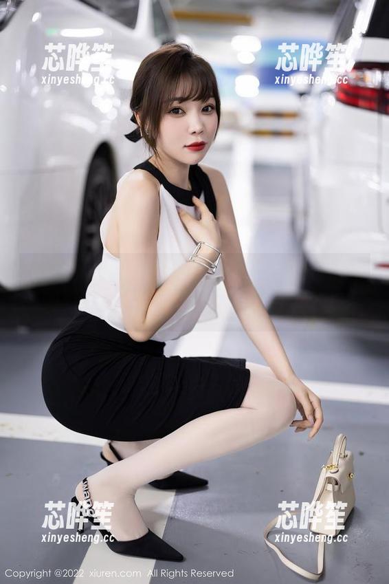 秀人网-盼盼已鸠 秀人网 - 这次更新有点意思!盼盼已鸠,女孩们的画卷,你猜她画了什么?!