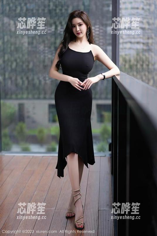 秀人网 - 葛征Model办公室里的最新照片，原来工作也可以这么撩！