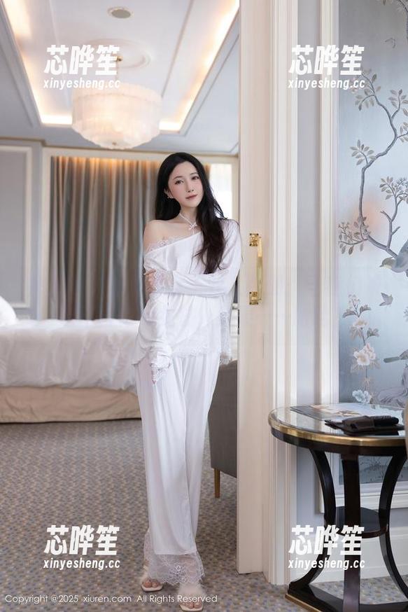 秀人网 - 邹晶晶女王双人图册：当我们决定不再做乖女孩，结果……哈哈！