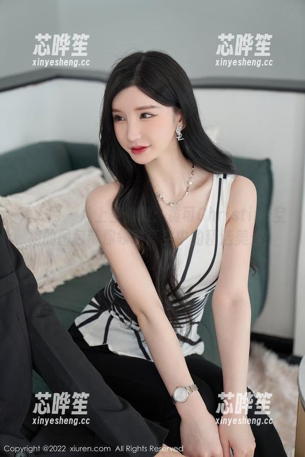 秀人网-黄可Christine 秀人网 - 从上空俯瞰:黄可Christine空姐的图包带你领略高空中的精选美景!