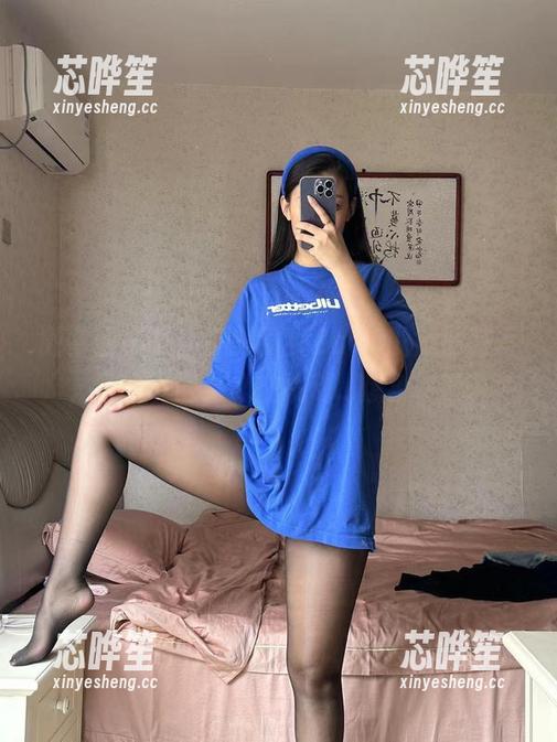 美邵女Baby 微密圈 - 最新!美邵女Baby的腿部特写,腿在说话,心在跳动...想象一下。