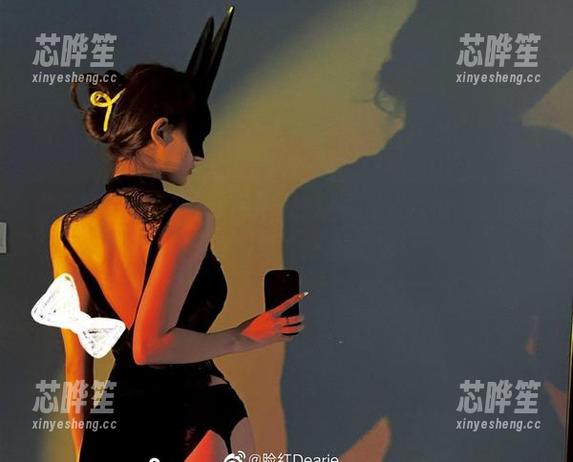 微密圈 - 脸红Dearie迷人蛇精的高清画报，让你仿佛能感受到那蛇的神秘气息！