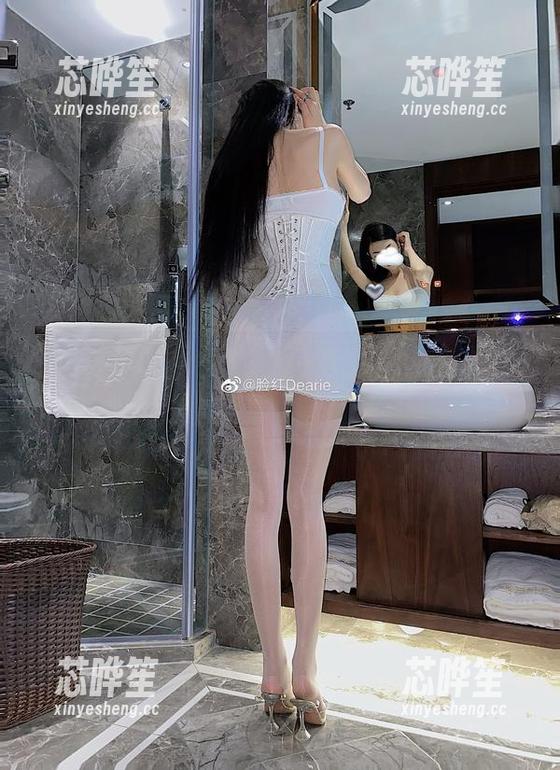 脸红Dearie 微密圈 - 私拍界的黑色幽默,脸红Dearie穿黑色套装美图来袭!