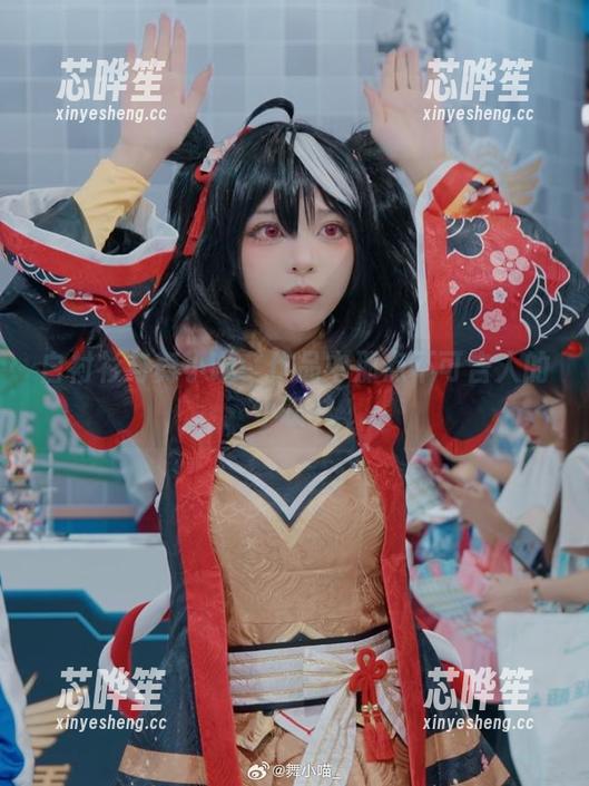 白衬衫与舞小喵：作品中那点不可告人的小暧昧