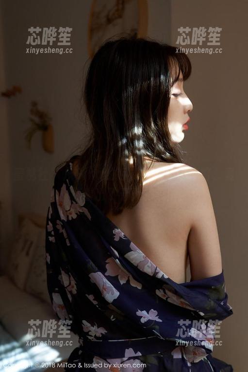 蜜桃社-Gina 蜜桃社 - 从Gina的毛衣合集中偷一瞥,竟然看出了春天的氛围