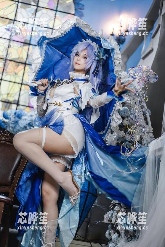 当可畏巫女遇上蜜汁猫裘：写真集里的魔法与迷离