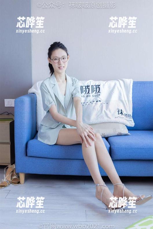 袜啵啵 - 想要惊喜？去网盘下载小沫护士的绝美写真，看看会不会被撩到