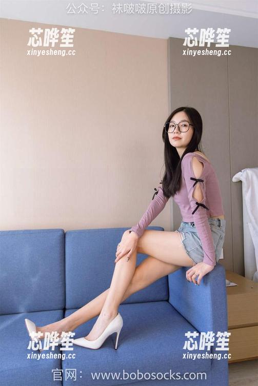 袜啵啵 - 小淳的写真分享：在咖啡丝里迷失，我觉得自己好幸福。