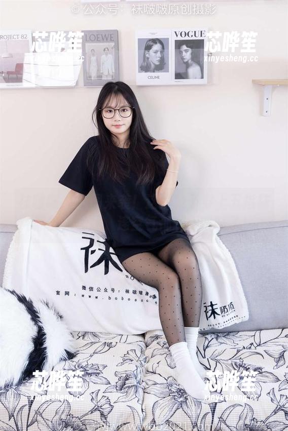 袜啵啵 - 原图来袭！这次稚予穿上五指袜黑丝，信我，连空气都变得暧昧了！
