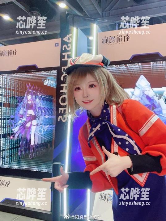 我发现了阳炎型小菠萝的美图，厨娘这一词竟然能和时尚搭上边，奇怪！
