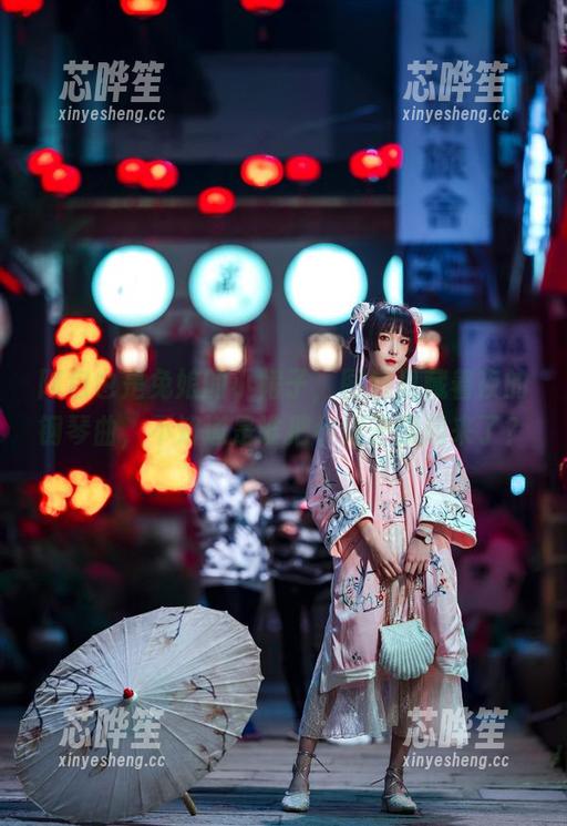 阿包也是兔娘的小裙子，图包里藏着夜的钢琴曲，不知道是谁把小裙子撩起来了？